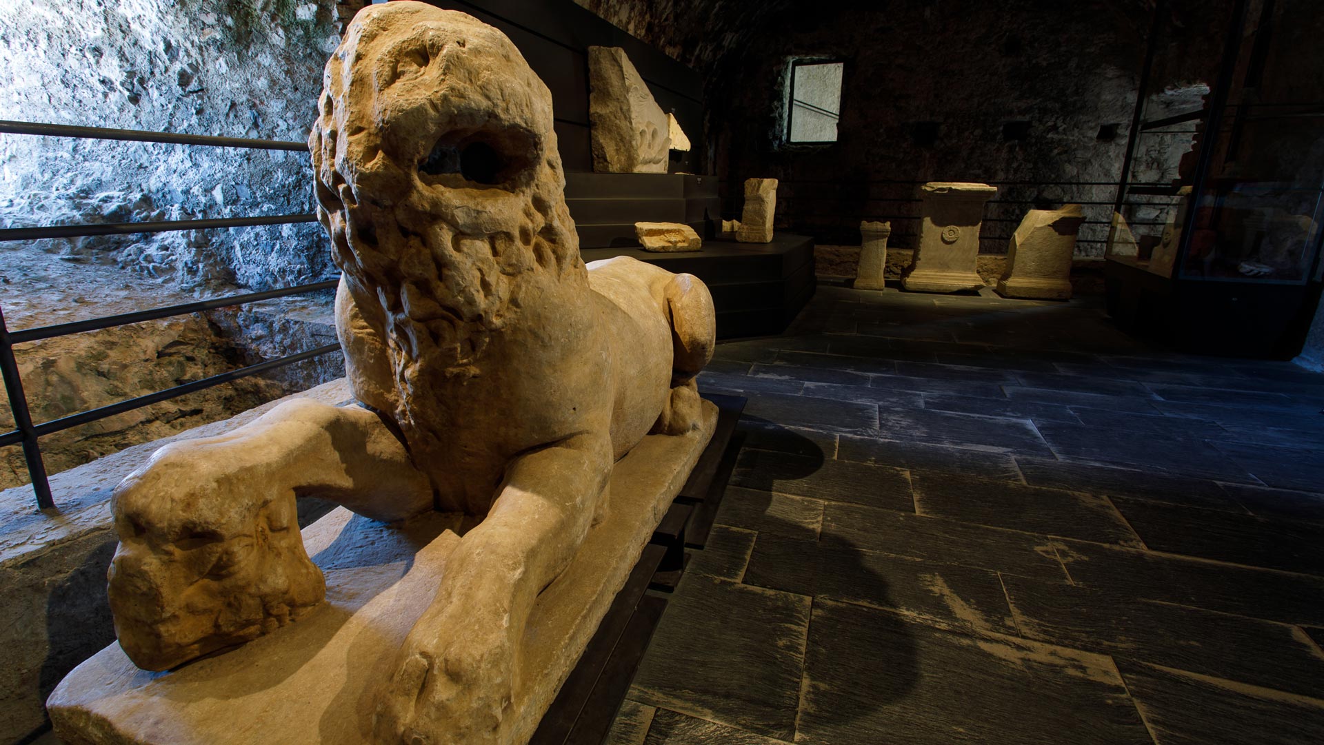 Allestimento di una sala del Museo Archeologico "Castello San Giorgio" di La Spezia, ph. Lanzardo